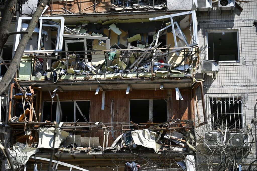 Kiev bajo bombardeos rusos con 27 muertos y devastación en la capital ucraniana