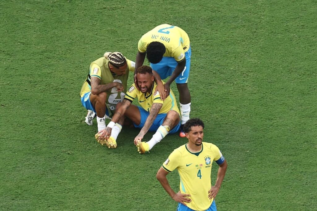 Erling Haaland celebra su segundo gol con Noruega mientras Brasil sufre la eliminación en octavos del Mundial