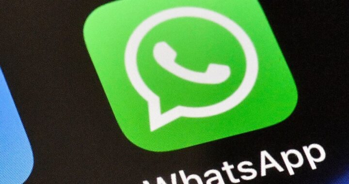 Interfaz de WhatsApp mostrando la opción de administración de almacenamiento y papelera para liberar espacio