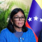 Delcy Rodríguez en rueda de prensa con voz quebrada anunciando su afección de salud