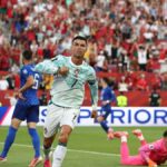 Cristiano Ronaldo celebra su gol de penal tras decisión del VAR en Croacia vs Portugal