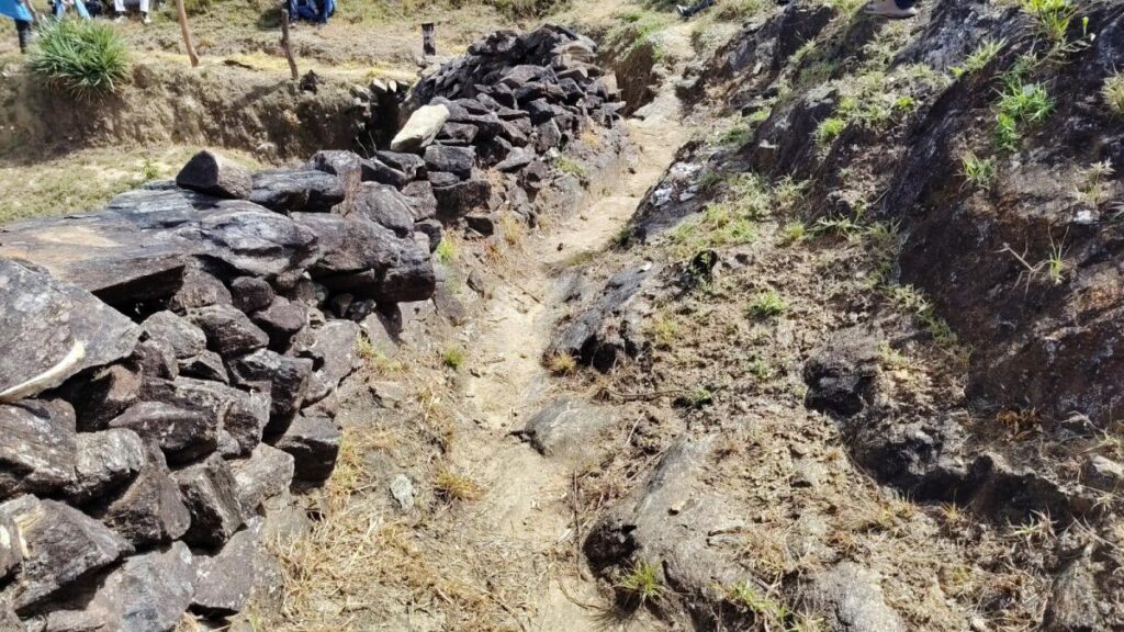 Petroglifo recién descubierto en Plaza del Inca, Quilanga, durante recuperación del Qhapaq Ñan con tecnología LiDAR