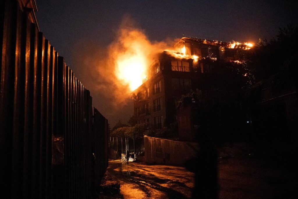 Escena de destrucción en Kiev tras ataques rusos con 9 muertos y 34 heridos