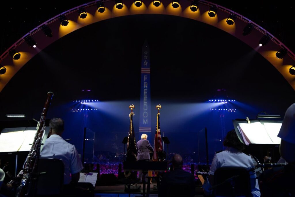 Trump en discurso del 4 de Julio con fuegos artificiales y crítica al comunismo