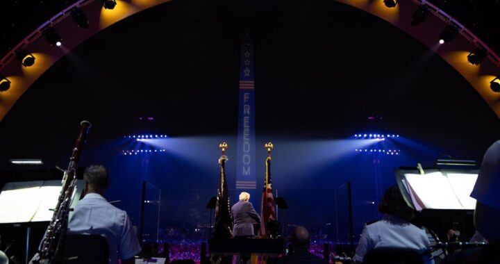 Trump en discurso del 4 de Julio con fuegos artificiales y crítica al comunismo