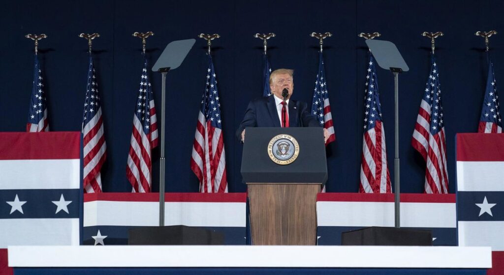 Donald Trump en discurso del Día de la Independencia destacando el poder económico y militar de Estados Unidos