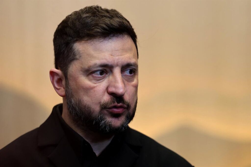 Volodimir Zelenski en ruinas de Kiev tras ataque ruso pidiendo refuerzos en defensa antiaérea