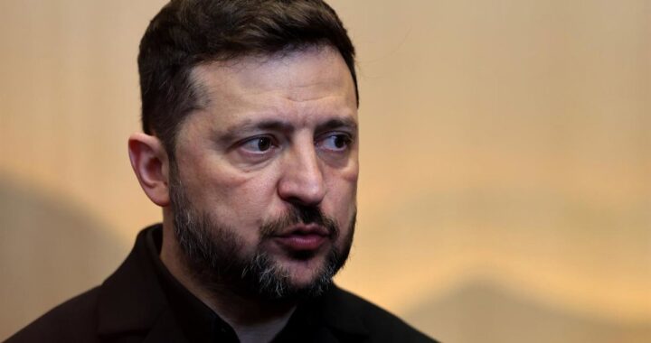 Volodimir Zelenski en ruinas de Kiev tras ataque ruso pidiendo refuerzos en defensa antiaérea