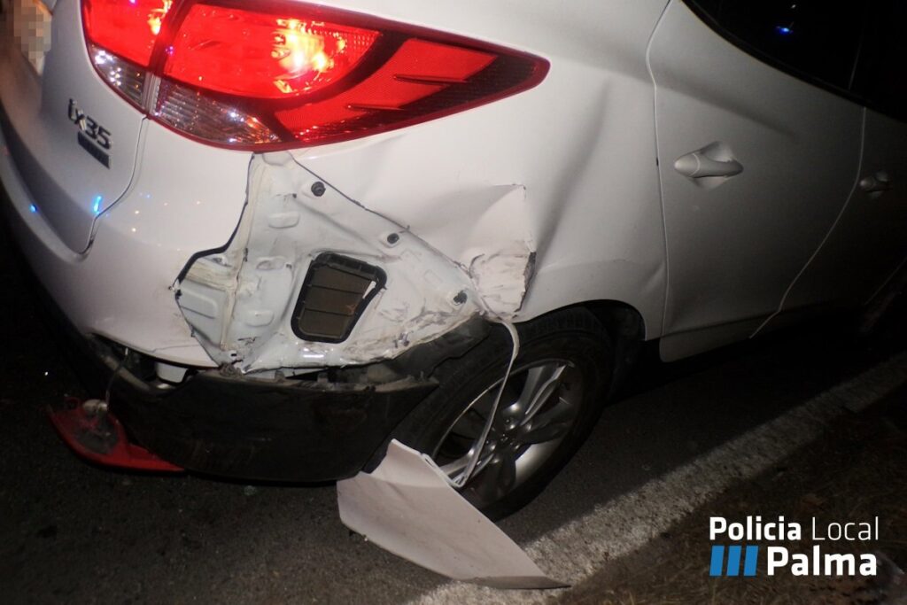 Accidente de tráfico en Palma con dos turismos tras incumplir ceda el paso y exceso de velocidad