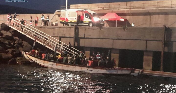 Detenido en La Laguna el patrón de un cayuco que llegó al puerto de Granadilla (Tenerife)