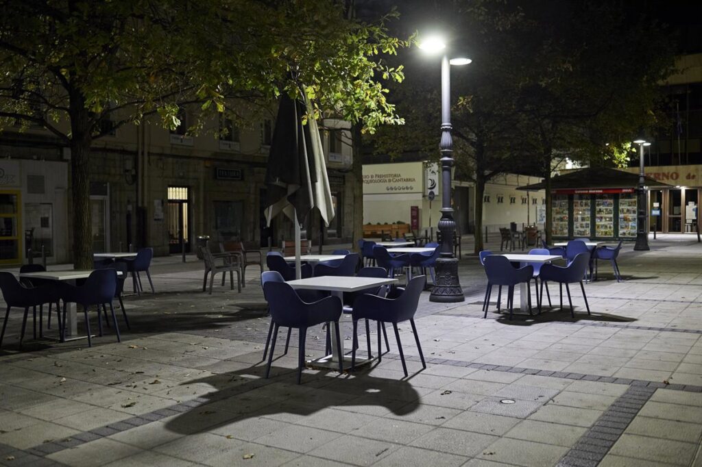 Detenido por agredir a tres jóvenes en un local de Santander
