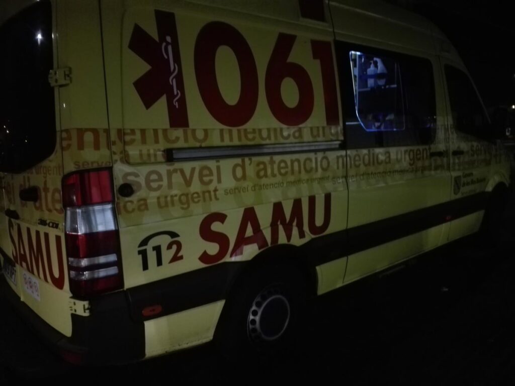 Herida crítica una mujer tras precipitarse de un cuarto piso en Palma de Mallorca